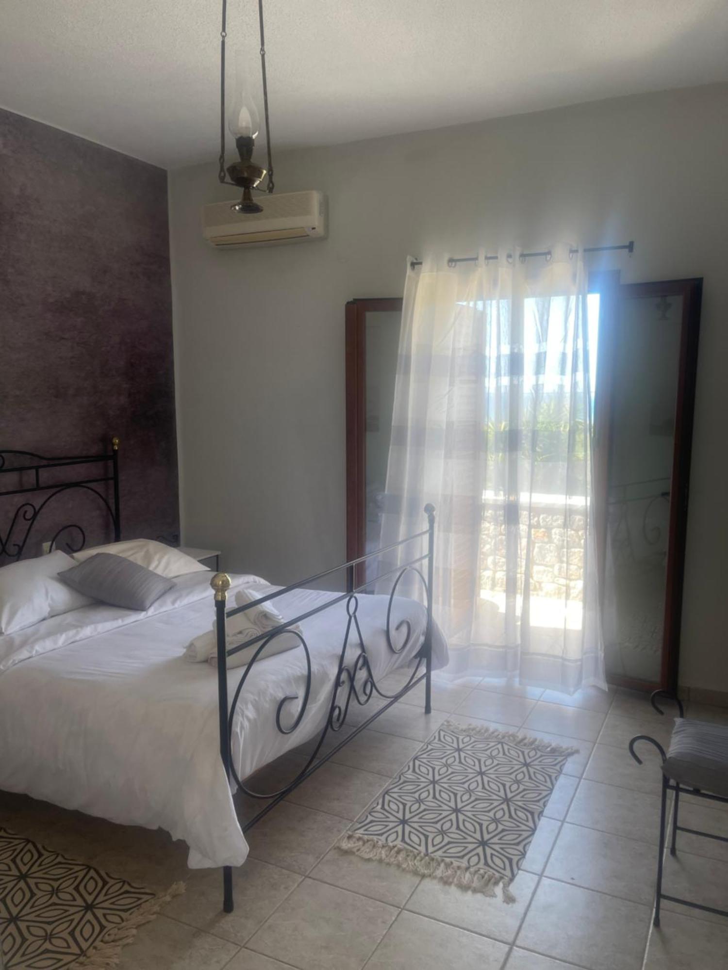 Bed and Breakfast Lithos By The Sea Néon Oítilon Exterior foto