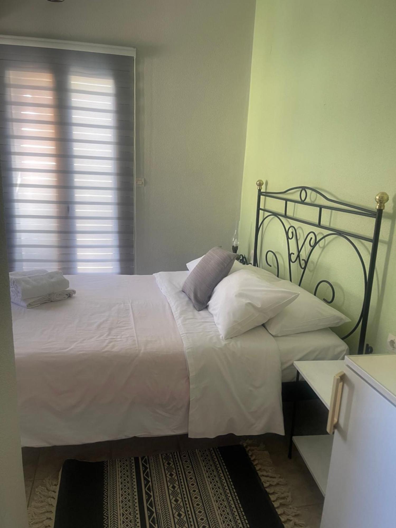 Bed and Breakfast Lithos By The Sea Néon Oítilon Exterior foto
