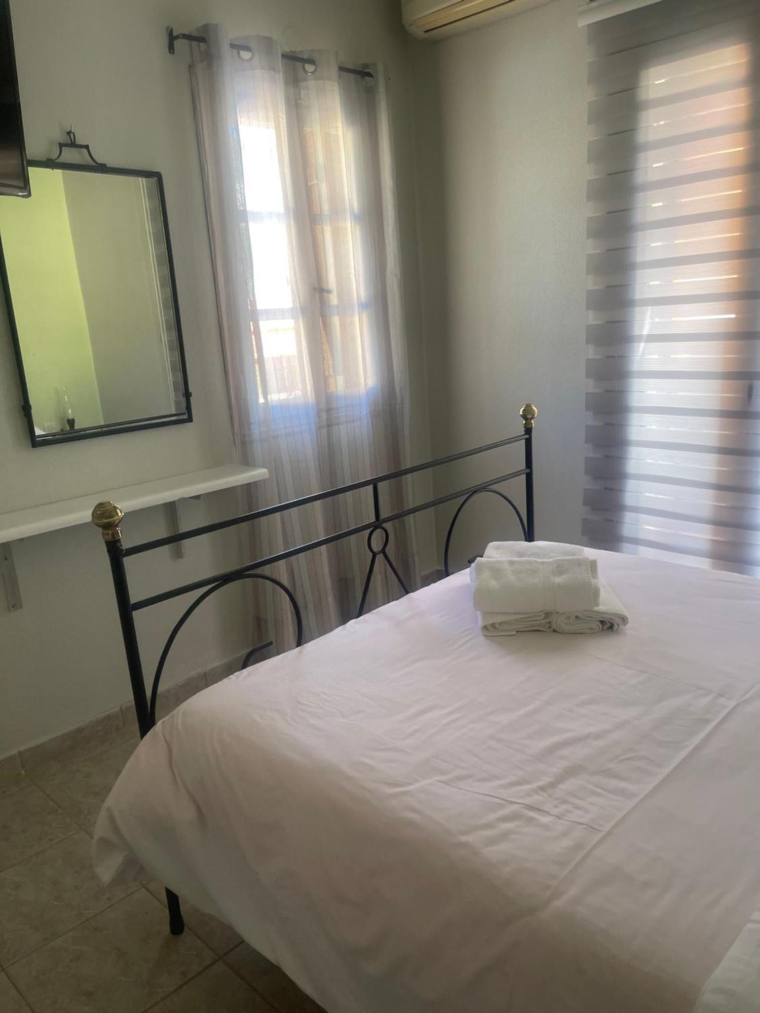 Bed and Breakfast Lithos By The Sea Néon Oítilon Exterior foto