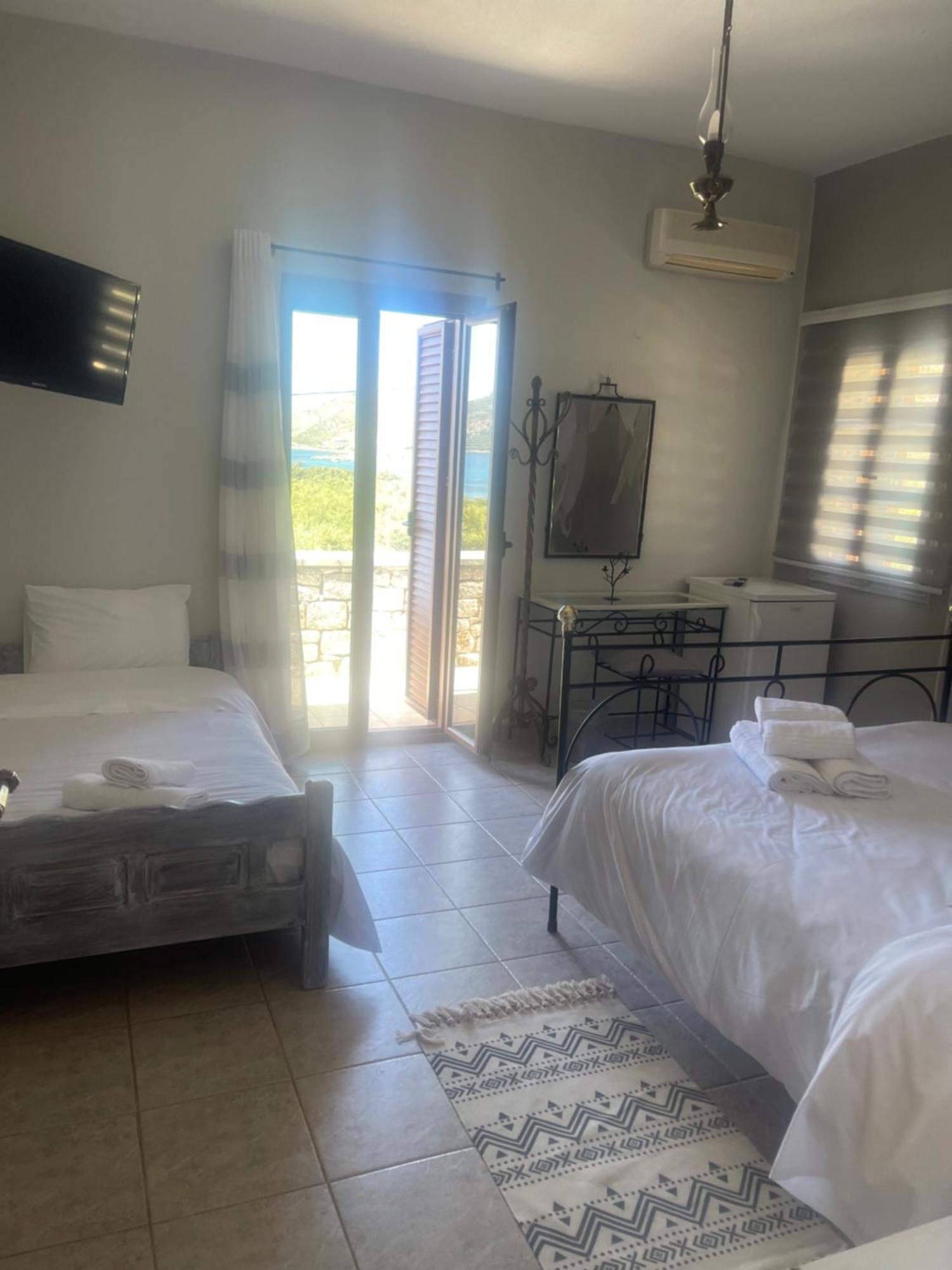 Bed and Breakfast Lithos By The Sea Néon Oítilon Exterior foto