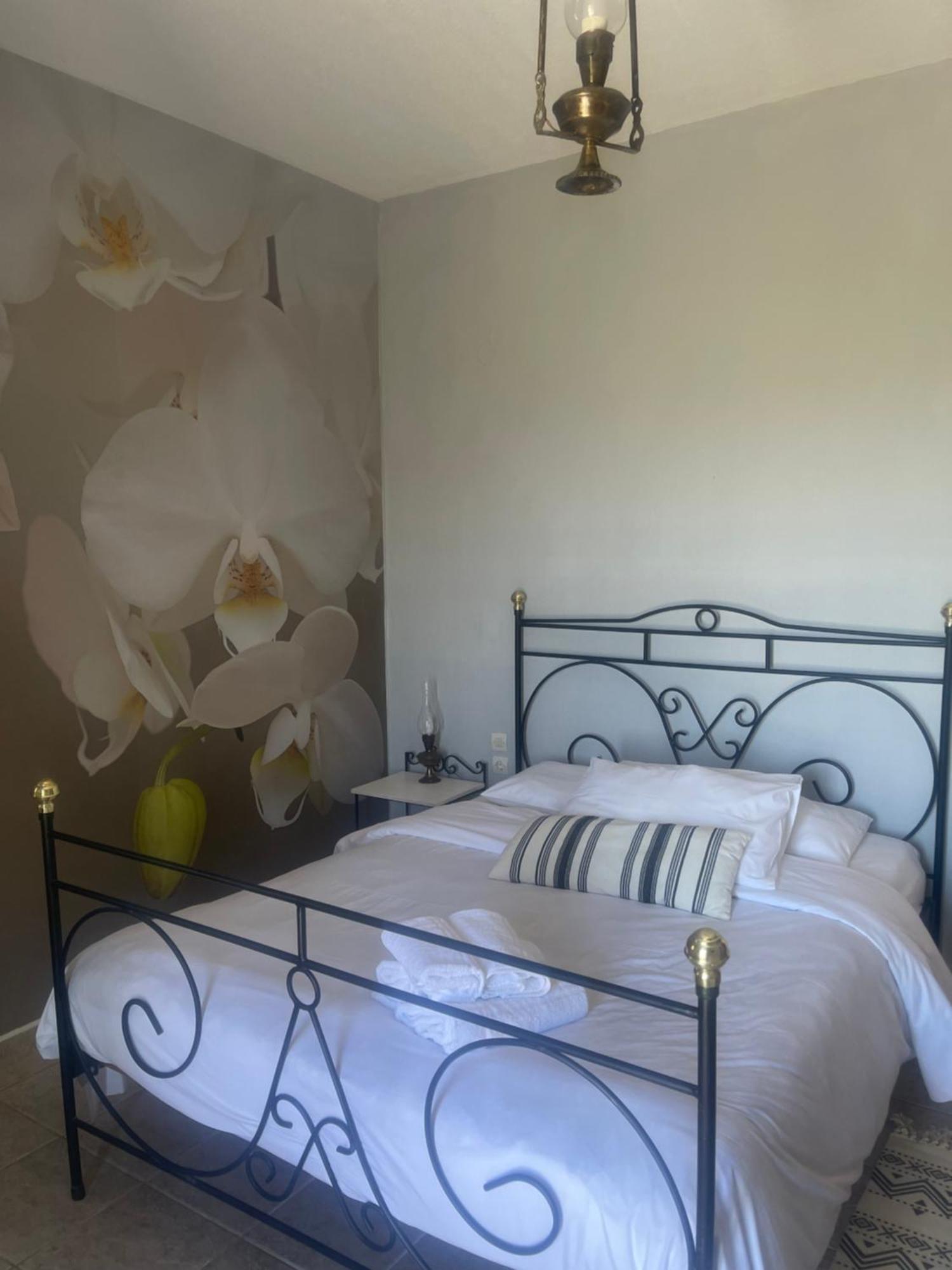 Bed and Breakfast Lithos By The Sea Néon Oítilon Exterior foto