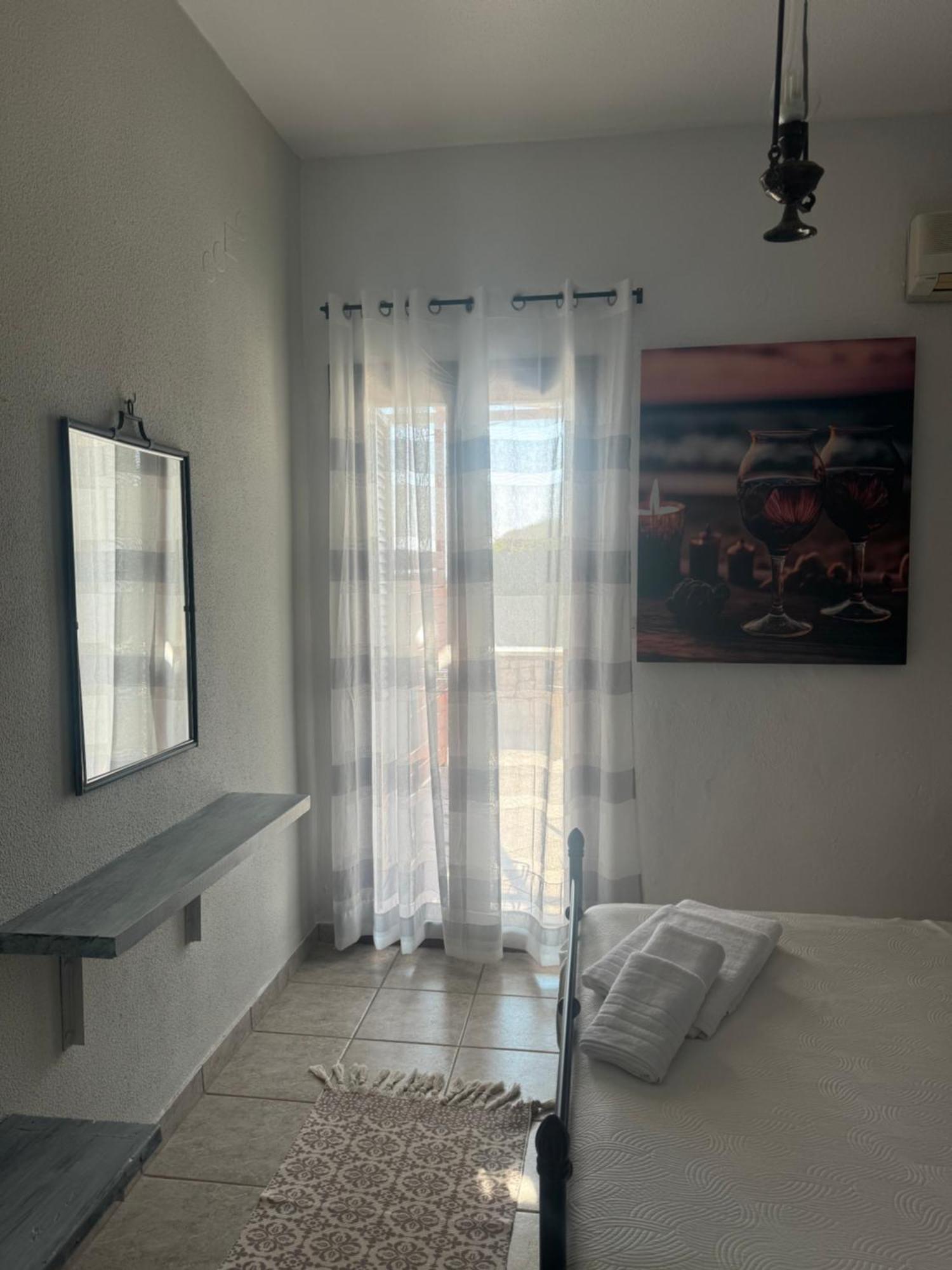 Bed and Breakfast Lithos By The Sea Néon Oítilon Exterior foto