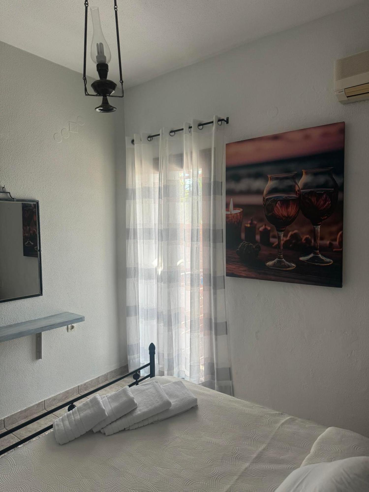 Bed and Breakfast Lithos By The Sea Néon Oítilon Exterior foto